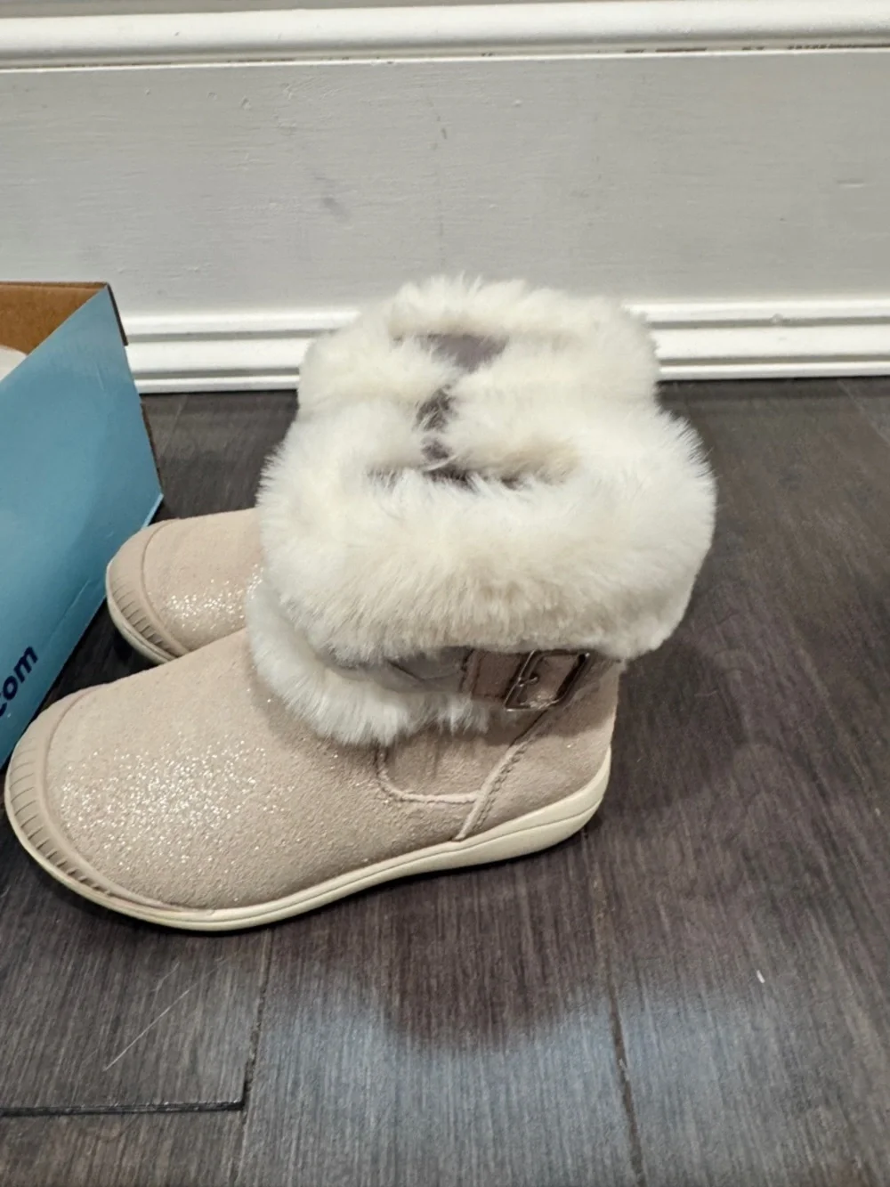NWT Stride Rite 7W Toddler Girls' Cream Hushed Violet Faux Fur Cuff Boots